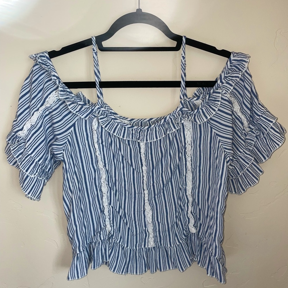 Women’s American Eagle off the shoulder top. Size Medium.